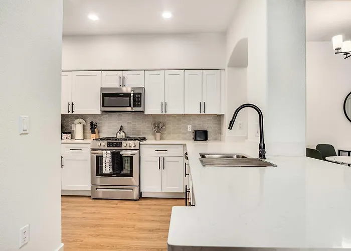 Boulevard Luxe 2br By The Stadium Pool Parking Gym 10 *