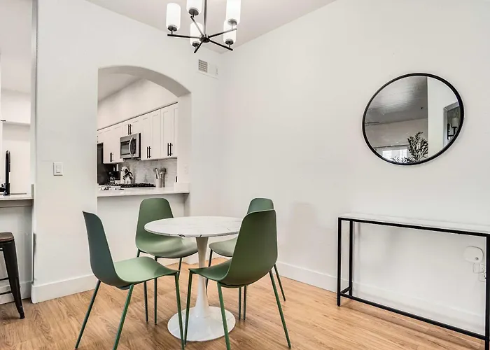 Boulevard Luxe 2br By The Stadium Pool Parking Gym 10 Glendale