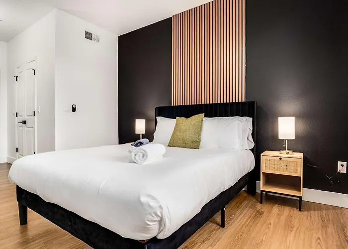 Boulevard Luxe 2br By The Stadium Pool Parking Gym 10 Apartment *