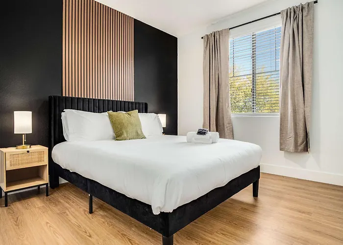 Boulevard Luxe 2br By The Stadium Pool Parking Gym 10 Apartment *