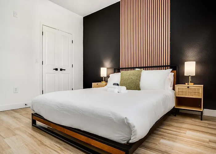Boulevard Luxe 2br By The Stadium Pool Parking Gym 10 Apartment *